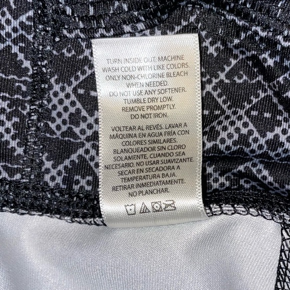 2 pc 👯‍♀️ Danskin Leggings & Cropped Black Leggings with Key Pocket - Picture 12 of 16